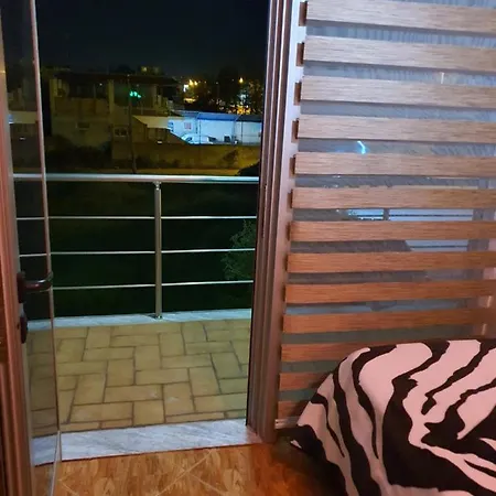 Kompleksi Gjoni 酒店 费里