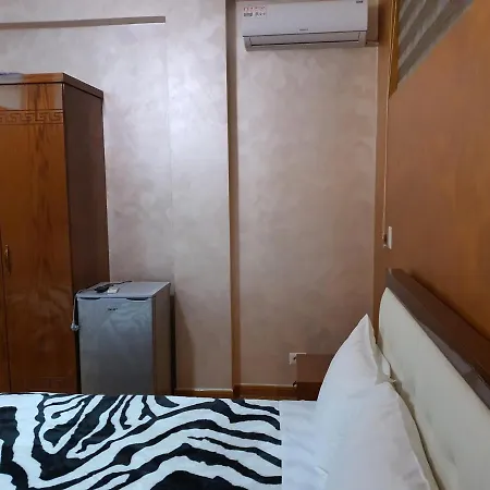 Kompleksi Gjoni 酒店 3*