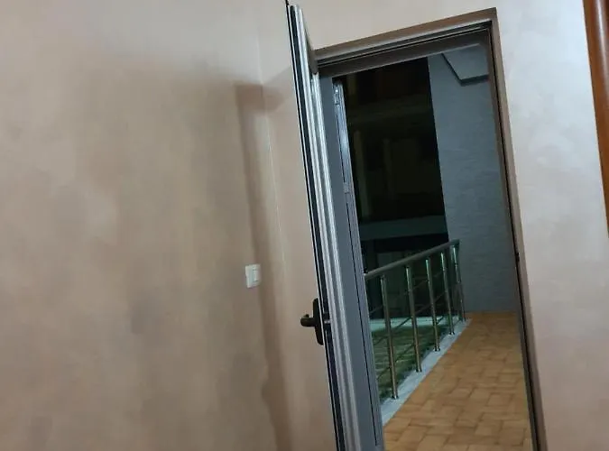 Hotel Kompleksi Gjoni 3*