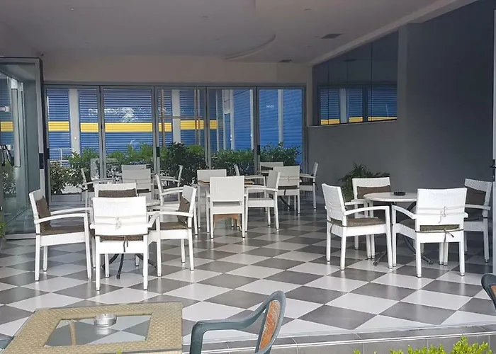 Hotel Kompleksi Gjoni 3*