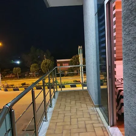 Kompleksi Gjoni Szálloda Fier