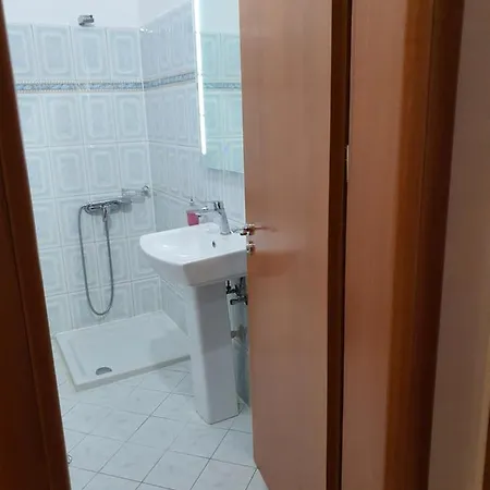 Hotel Kompleksi Gjoni