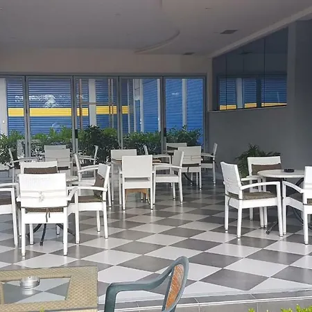 Hotel Kompleksi Gjoni 3*