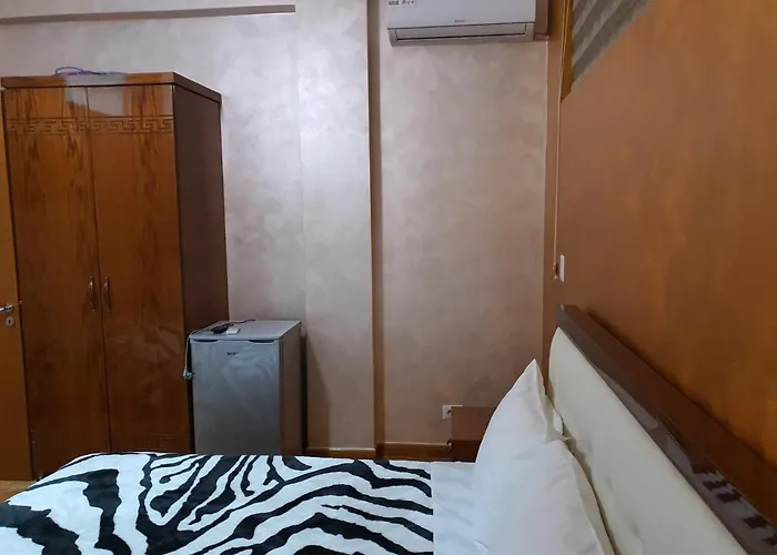 Kompleksi Gjoni 호텔 3*