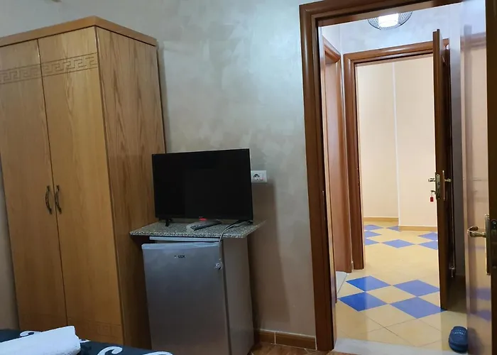 Kompleksi Gjoni 호텔 3*