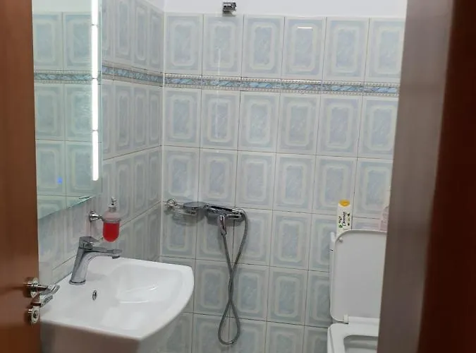 호텔 Kompleksi Gjoni 피에르